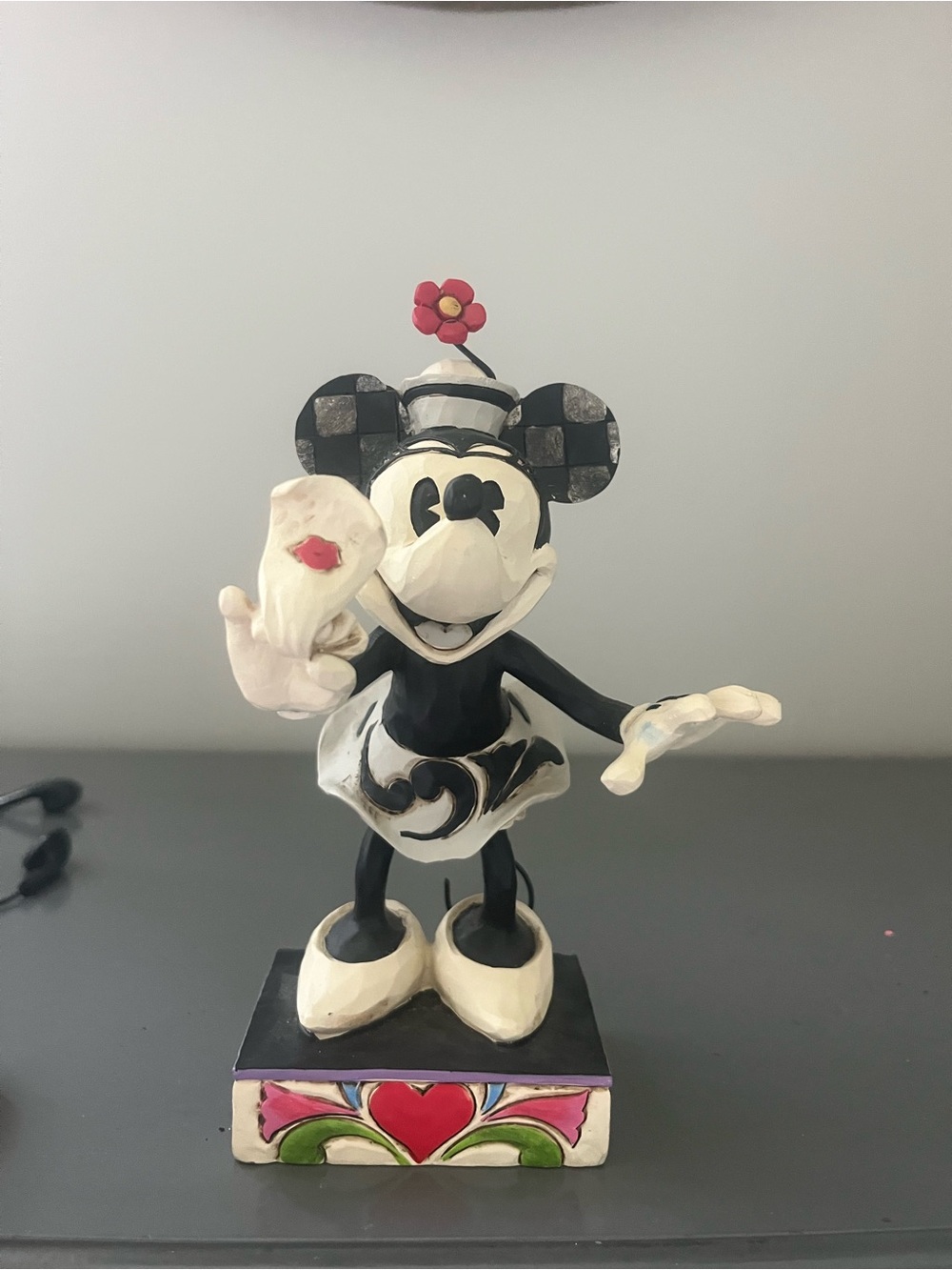 Jim Shore Disney Collection “yoo hoo” Minnie